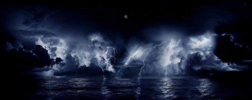 Молнии Кататумбо. Сверкающие вспышки над водой возникают в течение 140-160 ночей в &#8206;году, десяти часов за ночь и до 280 раз за один час.&#8206;