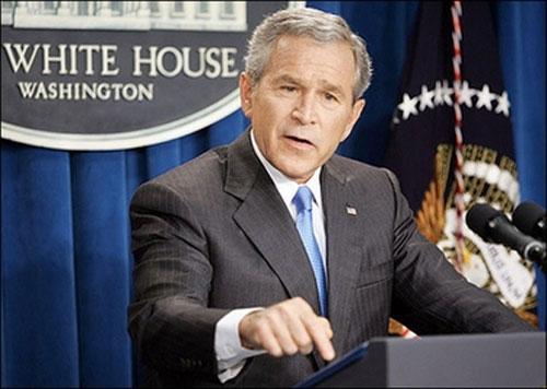 Буш показал журналистам язык