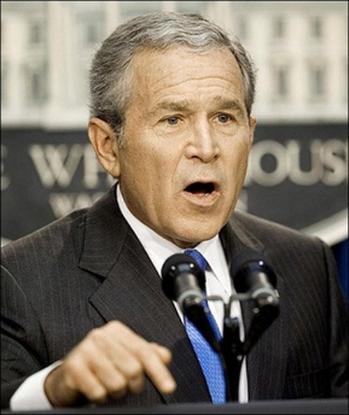 Буш показал журналистам язык