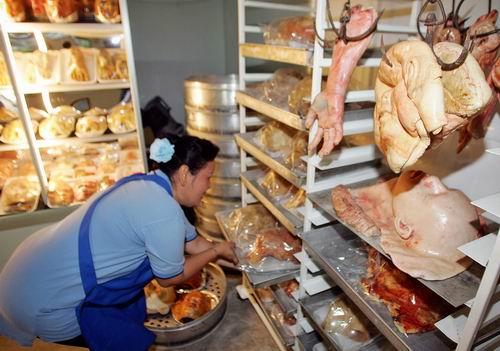 В Тайланде пекут хлеб для мертвецов