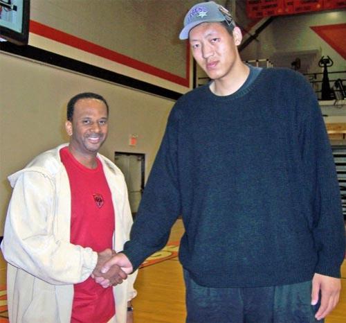 Сан Минг Минг – cамый высокий баскетболист мира