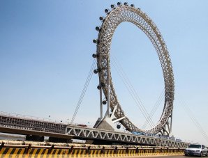 В Китае появилось первое безосевое колесо обозрения