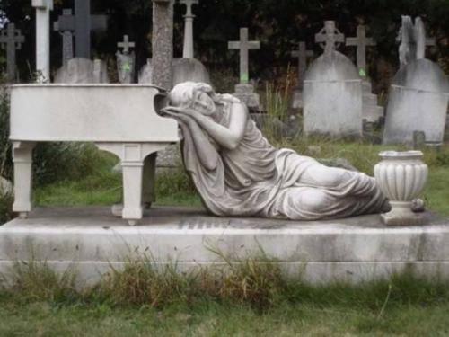 Самые необычные надгробные памятники
