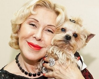 Любовь Успенская научила свою собаку курить