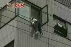 Телеведущая японского ТВ выпала из окна