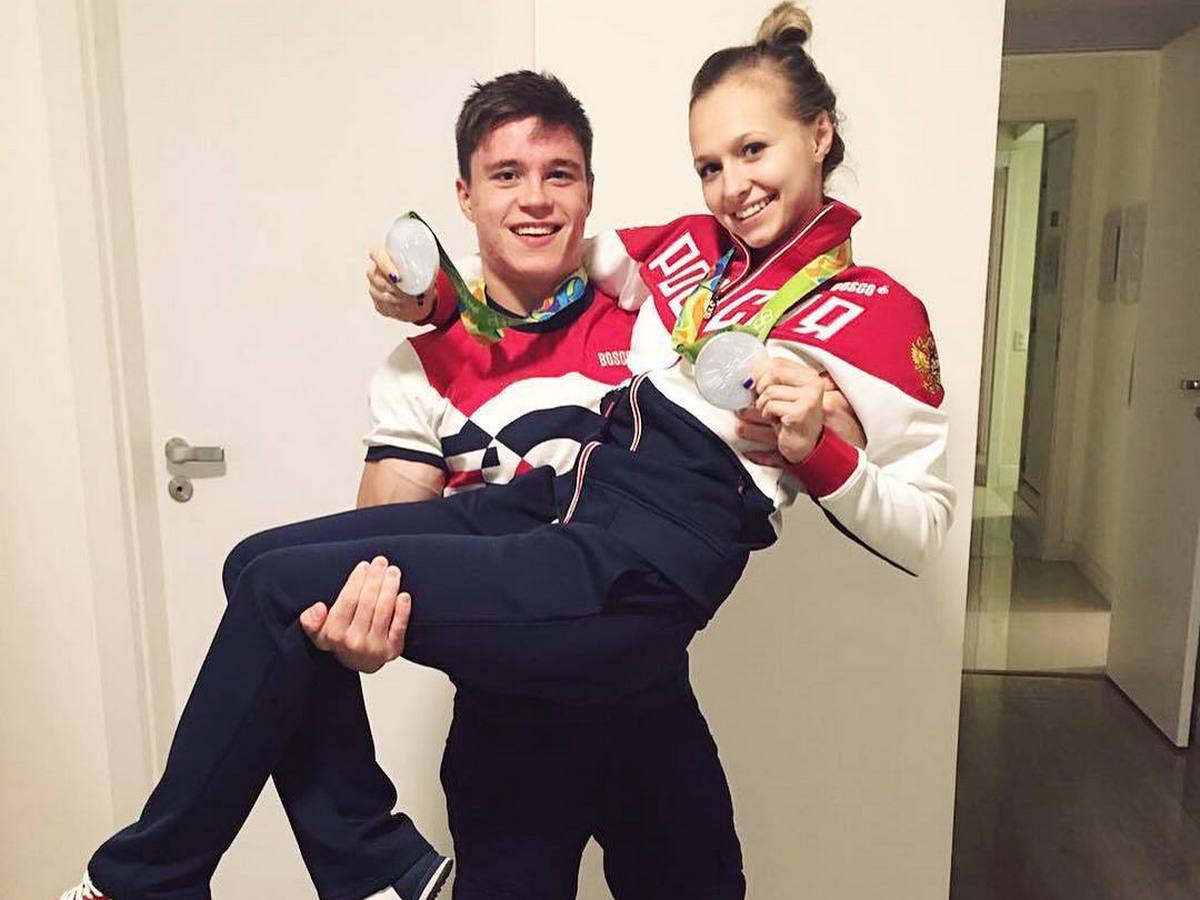 Гимнастка Дарья Спиридонова приняла участие во флешмобе с «танцующими ногами»