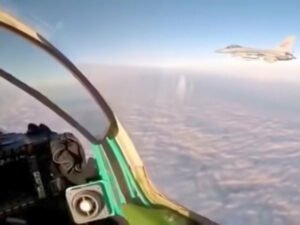 Пилот российского МиГ-31 снял на видео встречу с F-16 НАТО