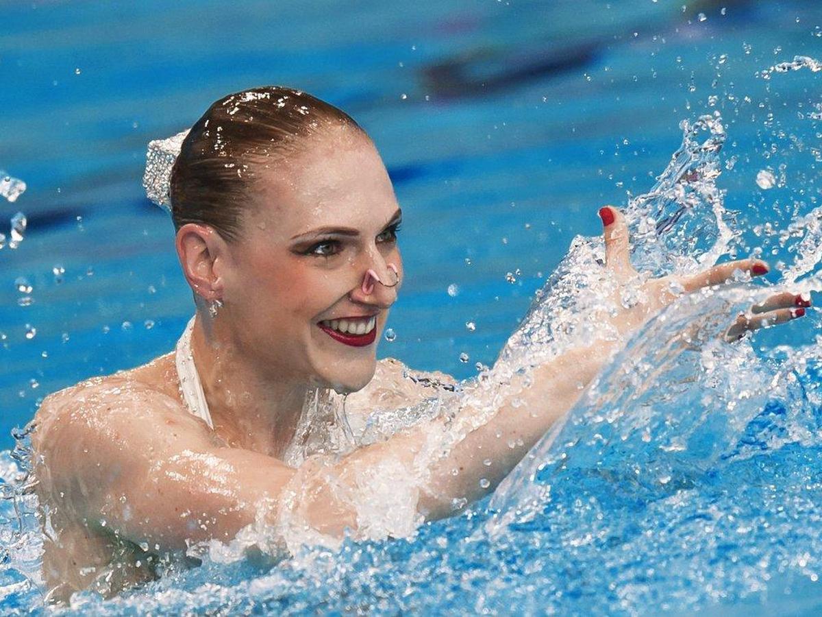 Олимпийская чемпионка по синхронному плаванию исполнила программу в ванне