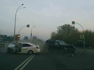 Трое в масках украли банкомат из магазина за 20 секунд