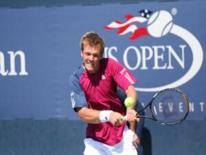 Дмитрий Губерниев исполнил зажигательный танец под хит 90-х