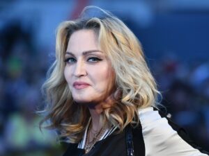 Мадонна устроила жаркие танцы в своем особняке