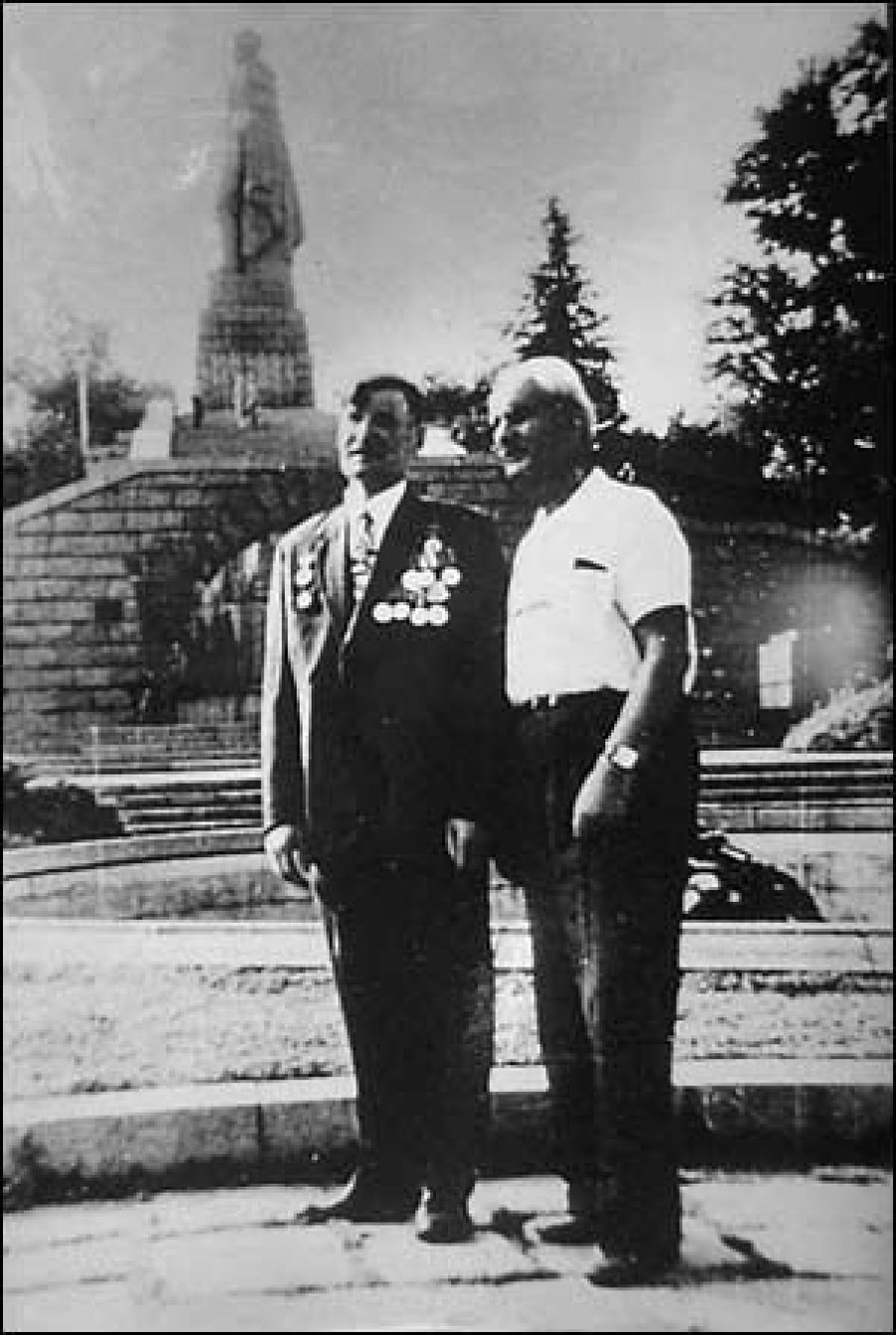 Реальные прототипы самых знаменитых памятников и культовых плакатов