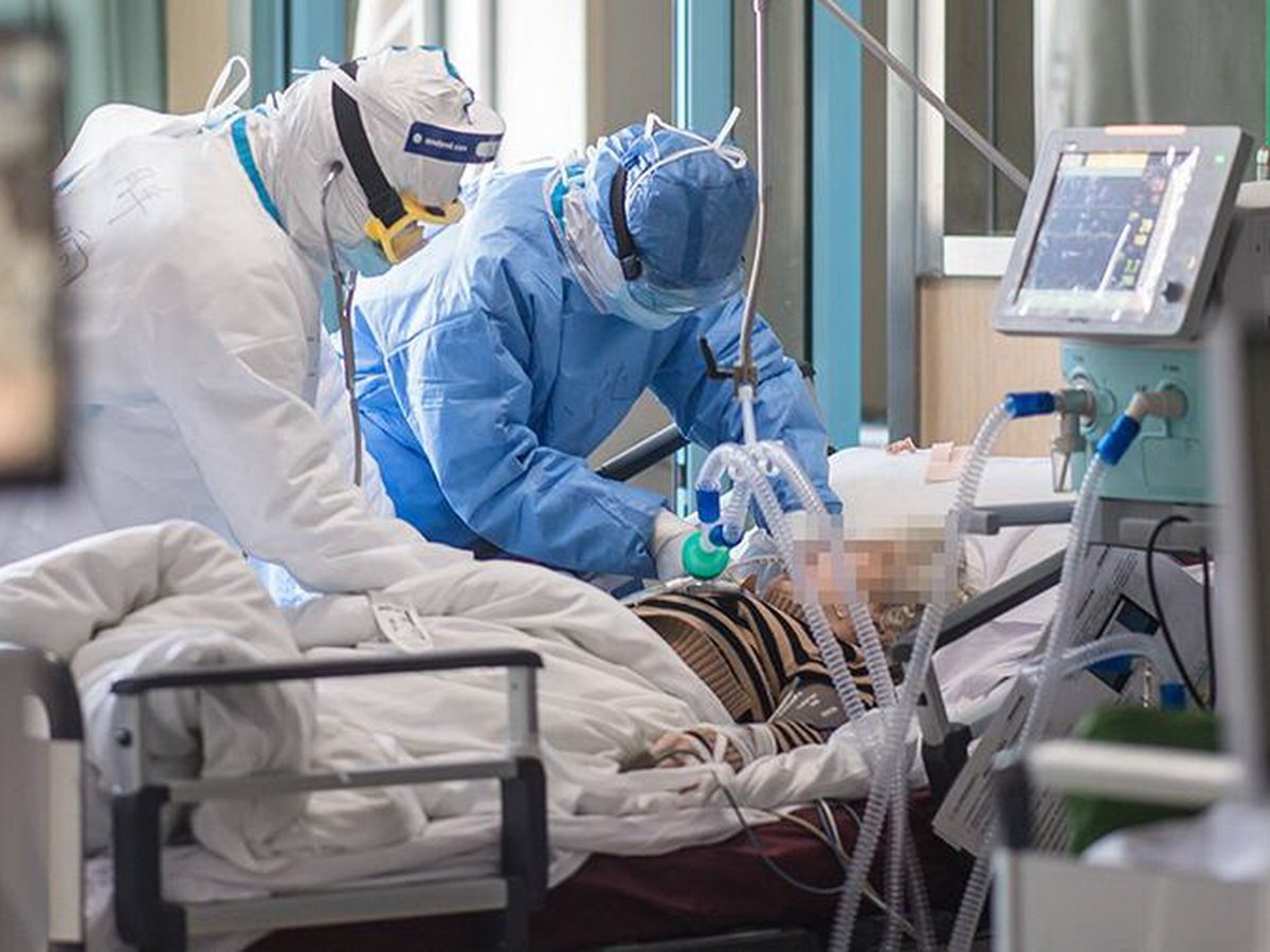 “Ухудшается за пять минут”: реаниматолога потрясла скоротечность болезни у пациентов с COVID-19