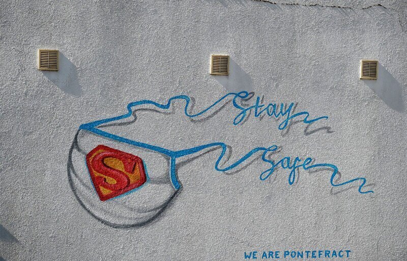 17 произведений стрит-арта по теме CoVid-19