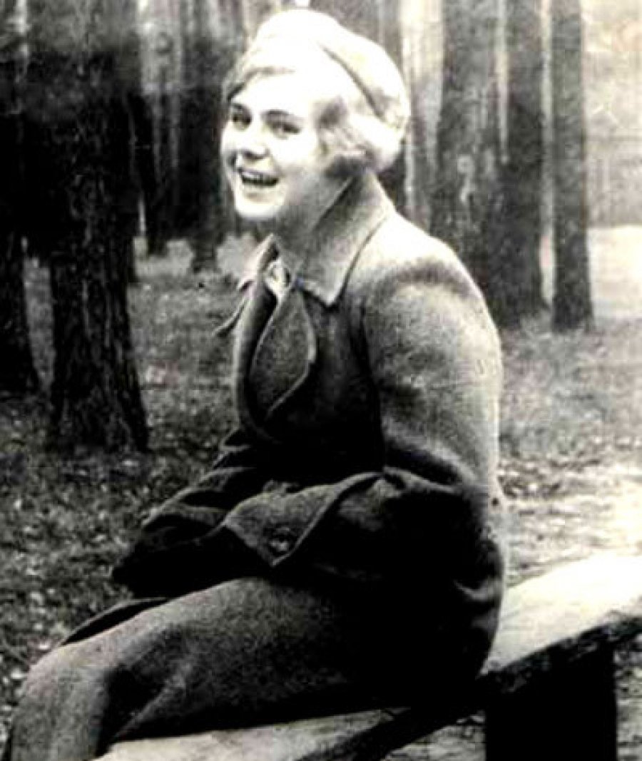 Реальные прототипы самых знаменитых памятников и культовых плакатов