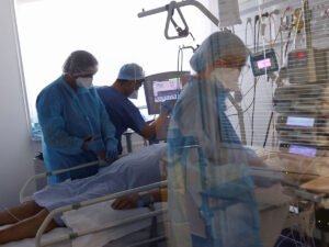 В США заявили об успешных тестах препарата от COVID-19    