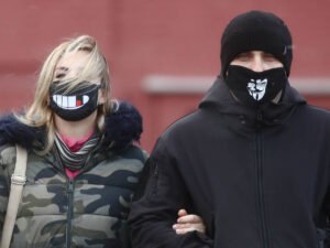 Маски с символикой Дня Победы вызвали скандал