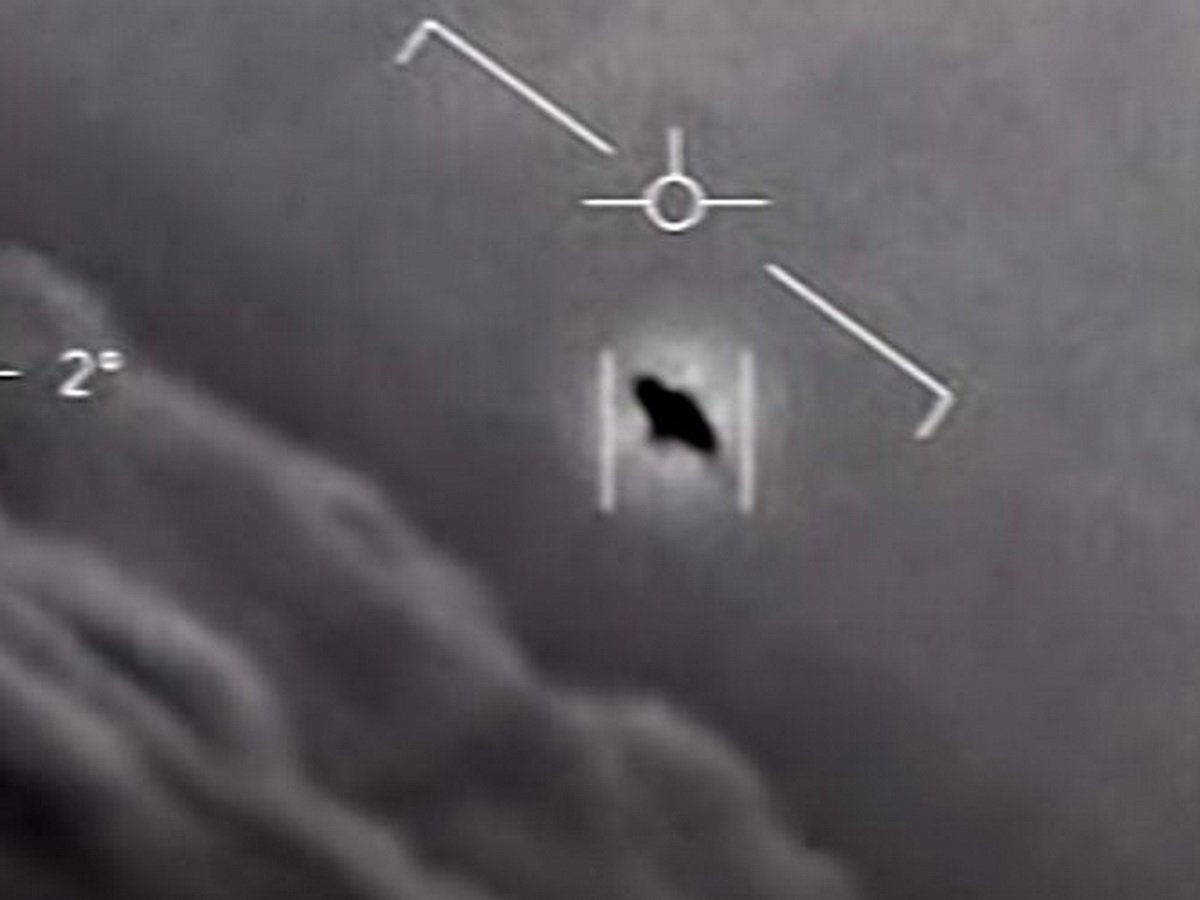Пентагон опубликовал три видео с НЛО и признал их подлинность