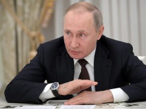 Муцениеце публично покаялась после побоев Прилучного