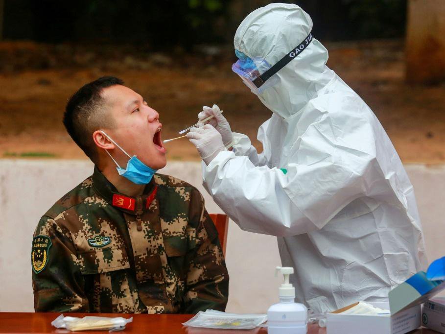 “Обвал катастрофический”: инфекционист заявил о странном поведении коронавируса