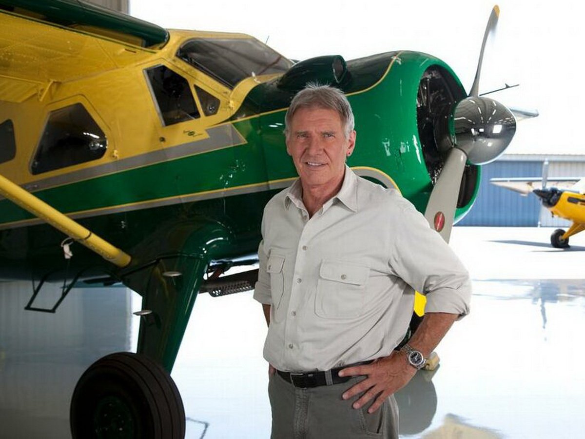 Знаменитости, которые умеют управлять самолетами