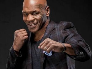 Момент обрушения крупнейшего портового крана попал на видео