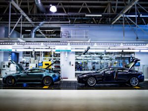 Завод Aston Martin опубликовал видеоролик о сборке спорткаров