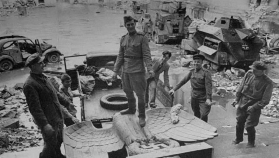 Наша победа: уникальные фотографии 9 мая в Берлине