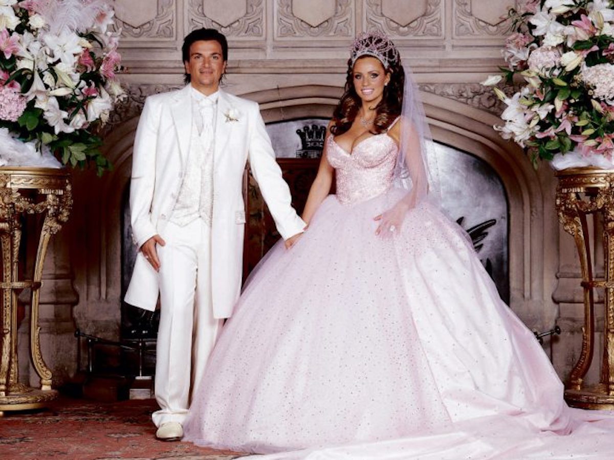 Знаменитости в безвкусных  свадебных нарядах