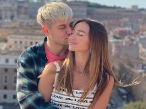 Манукян предложил Бузовой увеличить грудь