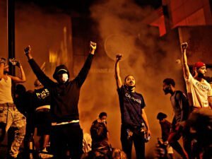 Массовые беспорядки в Миннеаполисе