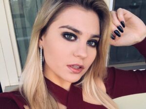 Внучка Боярского сразила фанатов шикарной грудью