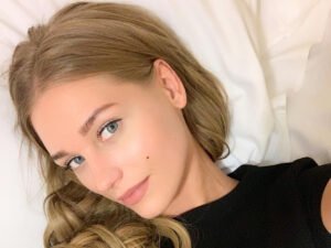 Асмус появилась перед фанатами с беременным животом