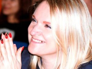 Уволили чиновницу