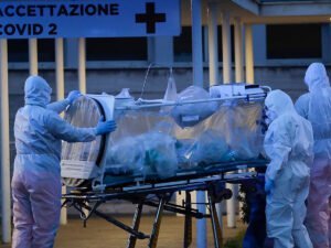 СМИ пишут о высокой смертности врачей от ковида в России