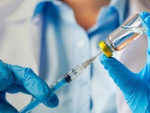 СМИ: Елизавета II запретила Кейт Миддлтон рожать из-за Меган Маркл