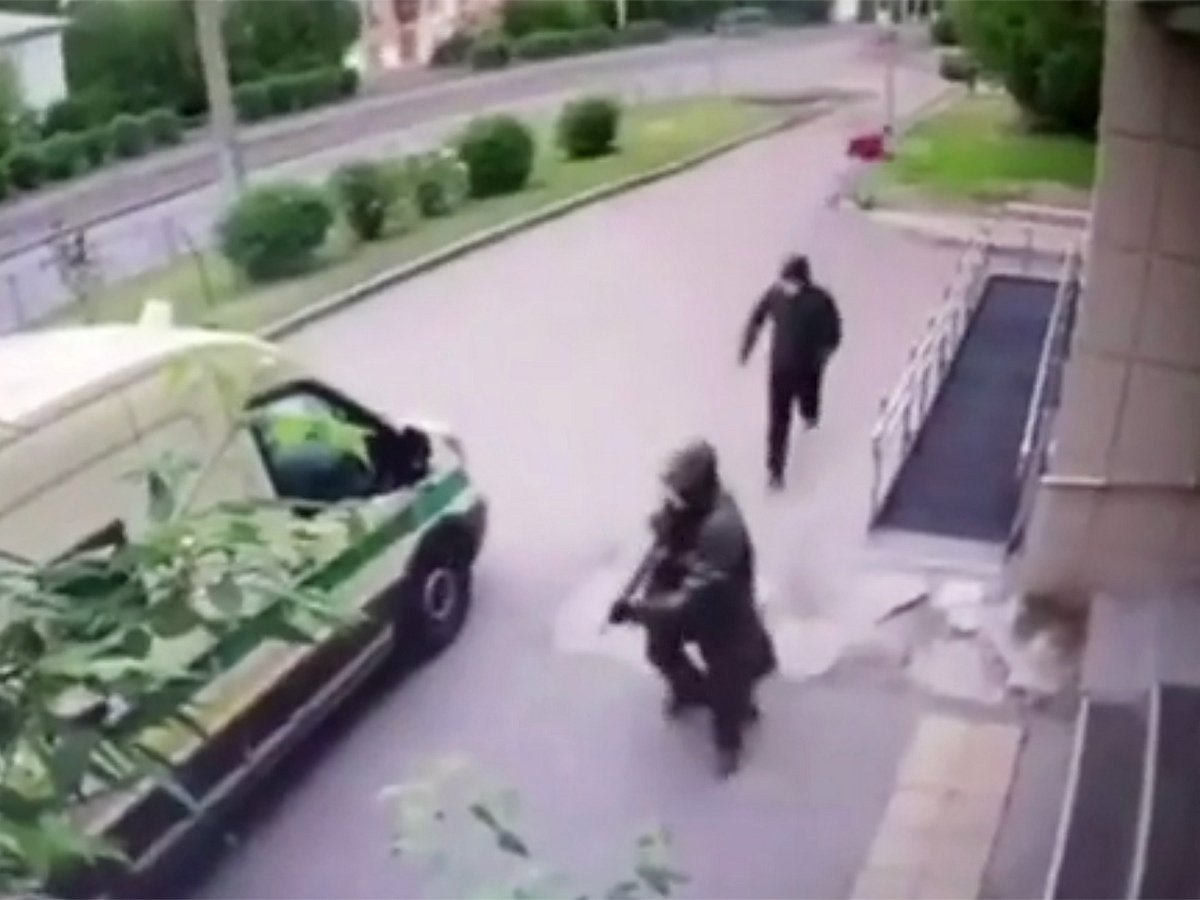 Момент нападения на инкассаторов в Красноярске
