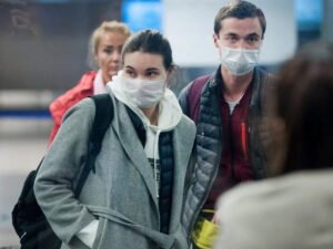 Москвичей обязали носить маски при любом выходе на улицу