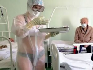 Тульская медсестра в купальнике на фото