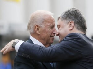 Порошенко обвинили в госизмене из-за разговоров с Байденом