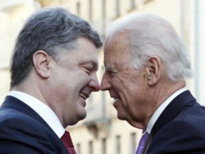 Опубликована запись разговора о взятке Порошенко и Байдена