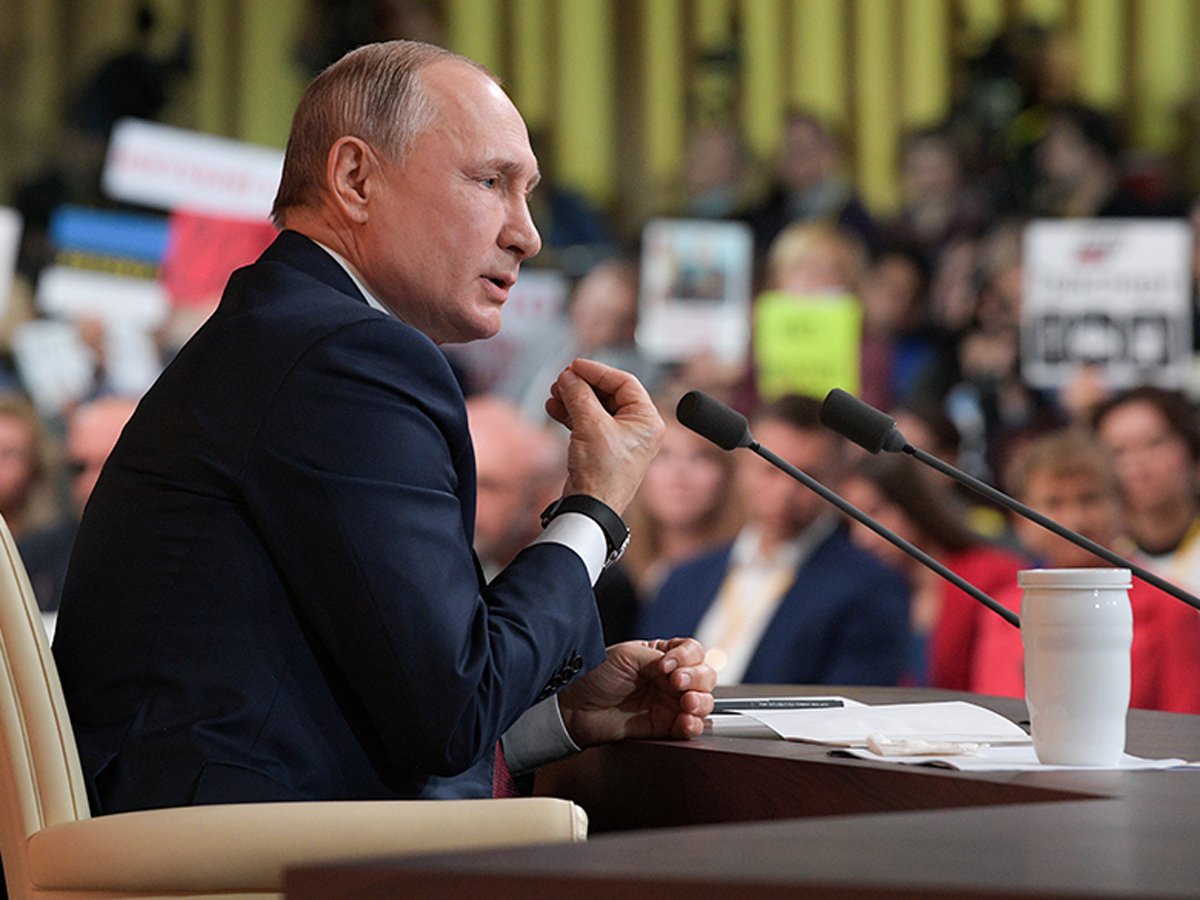 Политолог объяснил страх перед брошенной ручкой Путина