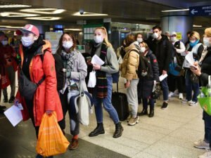 учителей из-за границы вернут на родину из-за пандемии