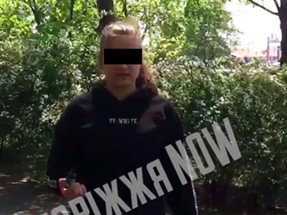 Украинские радикалы вымазали зеленкой 13-летнюю девочку