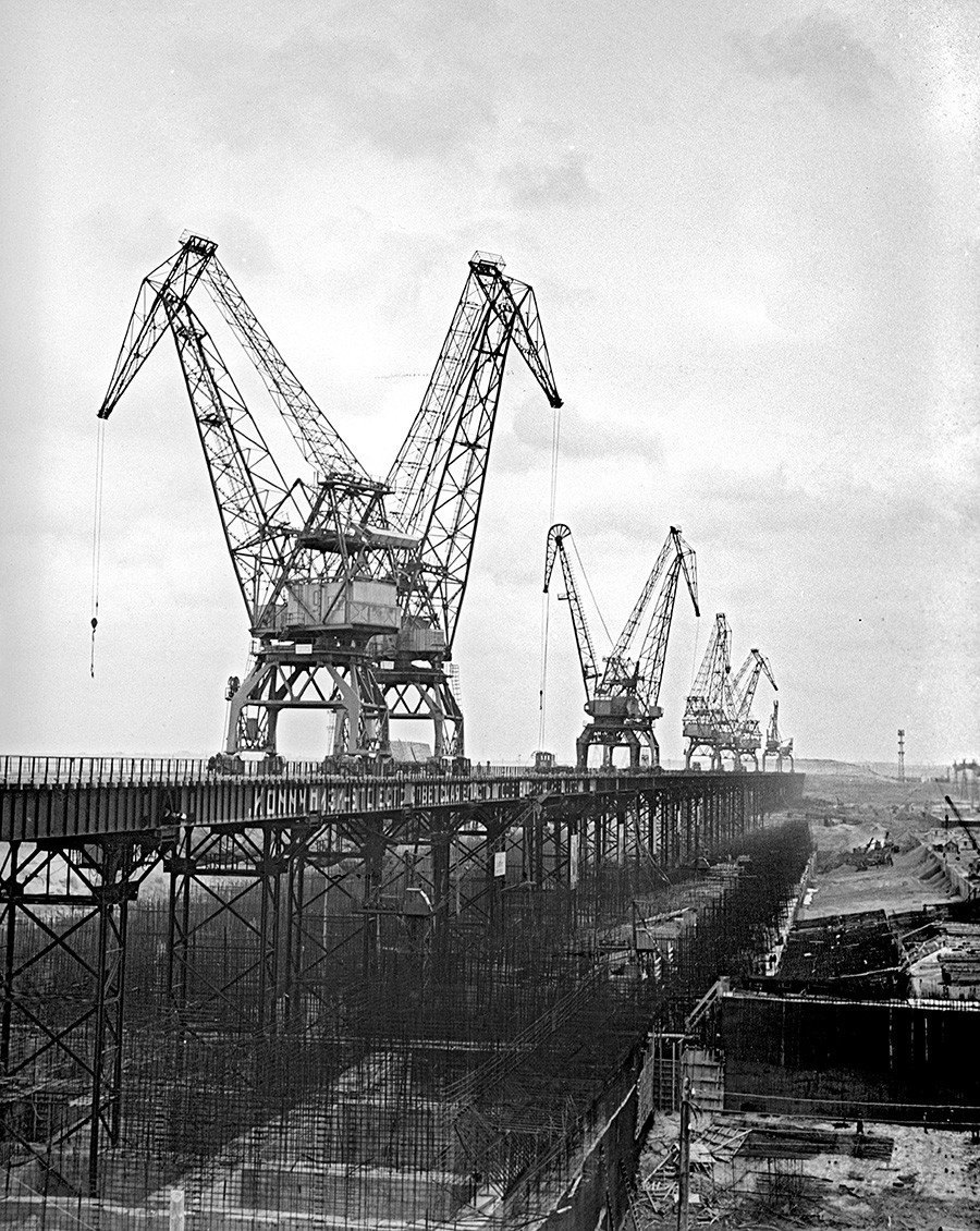 Знаменитые кадры с крупных строек в российской и советской истории