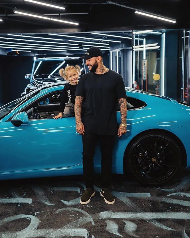 Тимати, Бузова и другие звезды, которые оскандалились с розыгрышами в Сети