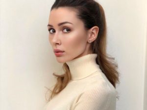 «Прядь осталась в моей руке»: у дочери Заворотнюк выпали волосы