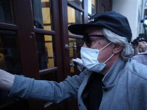 Ефремов просит оставить его в СИЗО