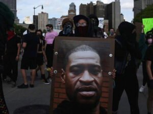 Убитый полицейскими афроамериканец болел коронавирусом