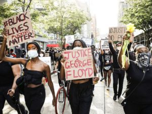 Продолжается волна протестов после гибели в Миннеаполисе Джорджа Флойда
